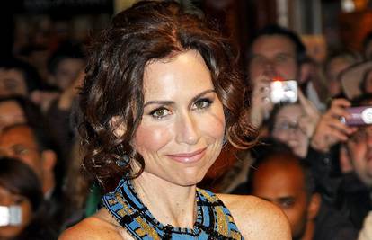 Susjed: Minnie Driver je luda, baca mi bombe od boje na kuću