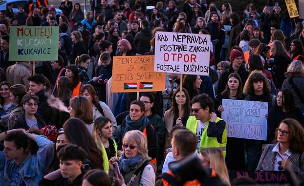 U Zagrebu održan Noćni marš za ženska prava u Hrvatskoj