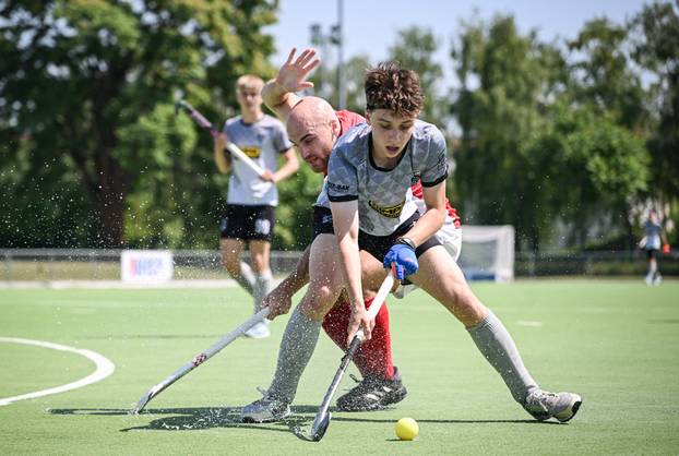 Zagreb: Hokej na travi, HAHK Mladost protiv HK Concordia 1906