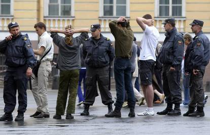 Policija je u St. Peterburgu uhitila pet gay aktivista