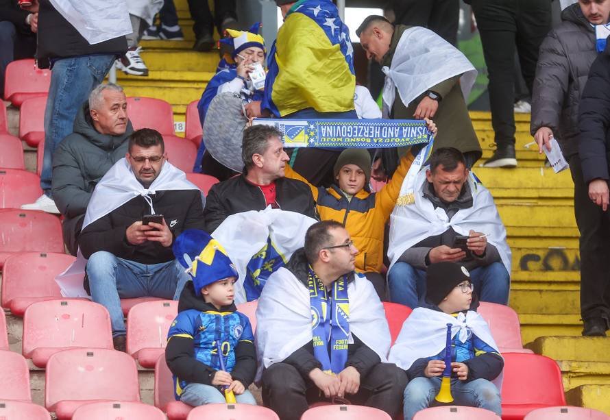 Zenica: Navijači očekuju početak utakmice između Bosne i Hercegovine i Italije