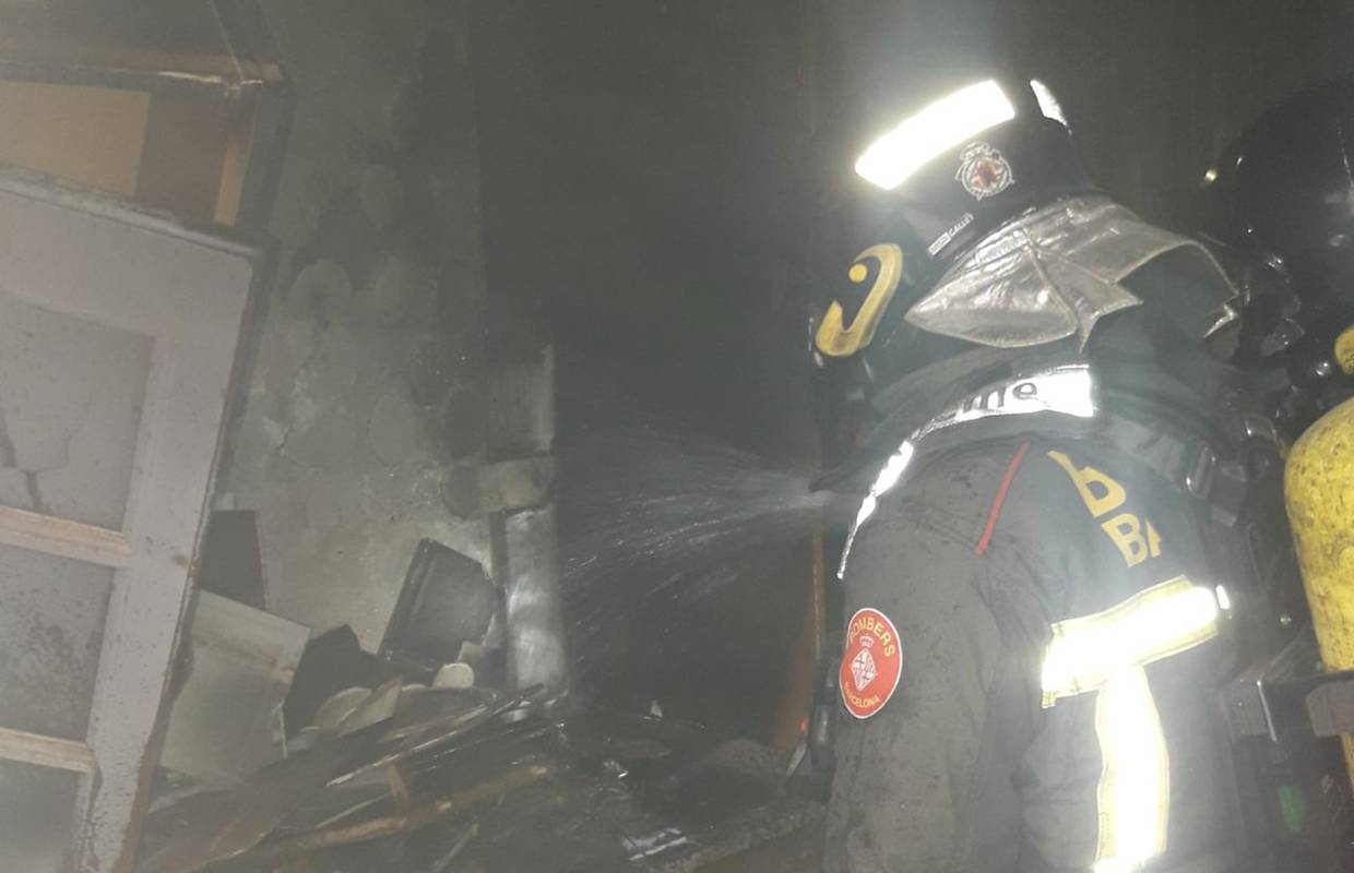Buknuo požar u napuštenom uredu u Barceloni, četvero stradalih od toga dvoje djece