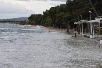 Poplavljeno je popularno vikend naselje Jadrija kod Šibenika