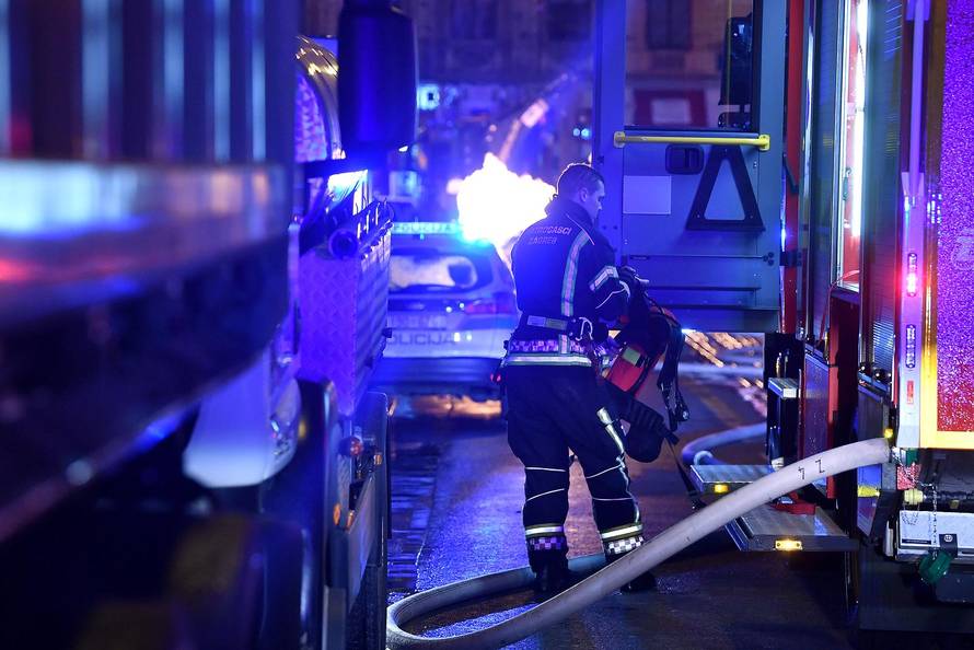 Požar u Frankopanskoj - pri sanaciji vodovodne cijevi probijena je i plinska, bagerist u bolnici