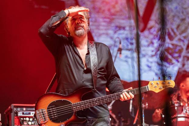 Pula: Parni valjak održao koncert u prepunoj Areni 