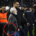 Kaos u Grčkoj! Gazda PAOK-a s pištoljem 'uletio' na travnjak