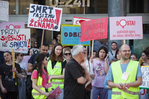 Rijeka: Prosvjed Dosta! Uništavanja javnog zdravstva i ugrožavanja zdravlja žena!