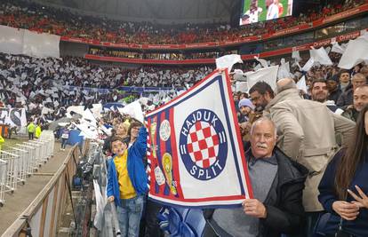 Tata Igora Tudora sa zastavom Hajduka gledao sina u derbiju. Marseille su bodrili i hajdukovci