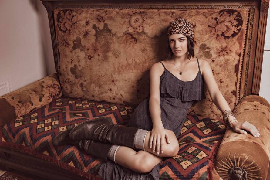 VIDEO Poslušajte 'Zbog tebe', novu pjesmu Mije Dimšić...