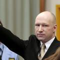 Masovni ubojica Breivik na sud ušao s nacističkim pozdravom