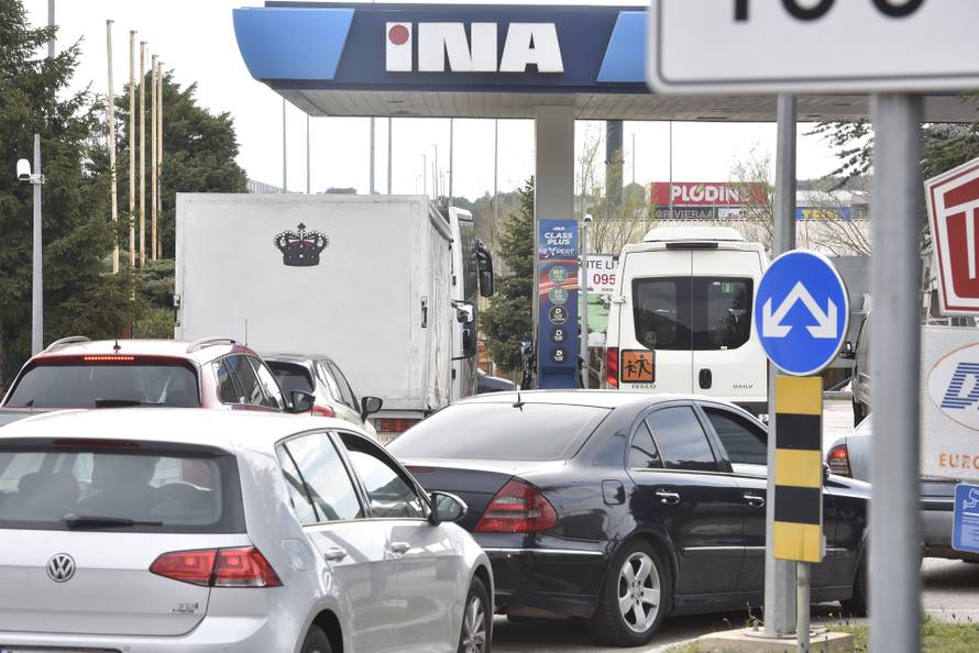 Šibenik: Gužve na benzinskim postajama zbog najavljenog poskupljenja