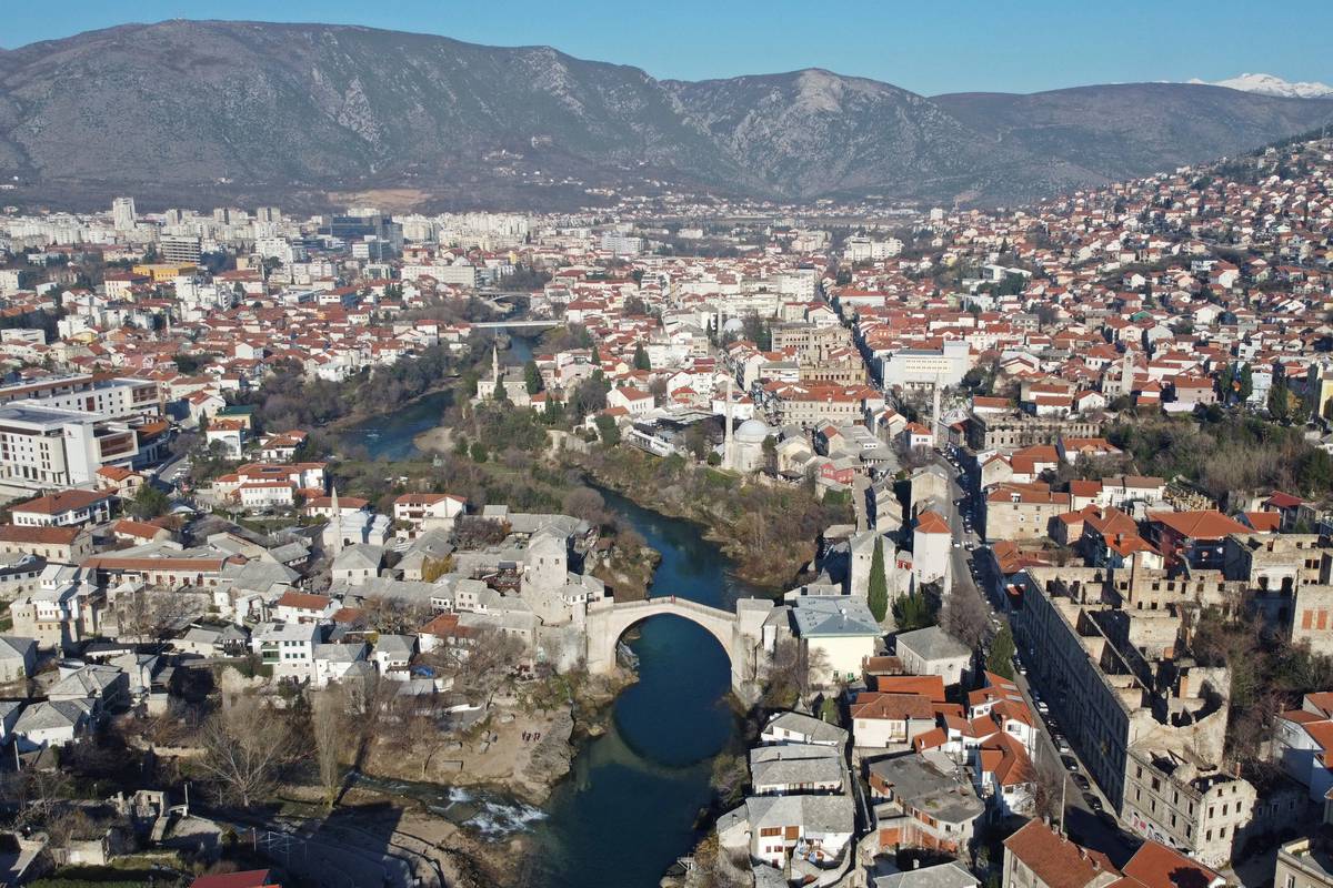 Korona u Hercegovini: Restorani i kafići puni, cjepiva nema, a tvrde da je zaraženih sve manje