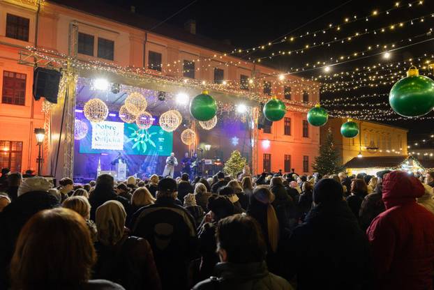 Osijek: Otvorenje Adventa uz koncert Danijele Martinović