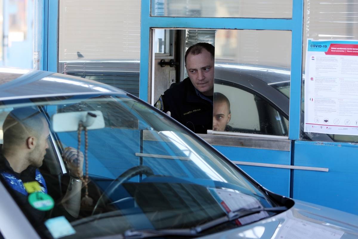 Turisti iz BiH krenuli na Jadran: Prve gužve na prijelazu Doljani