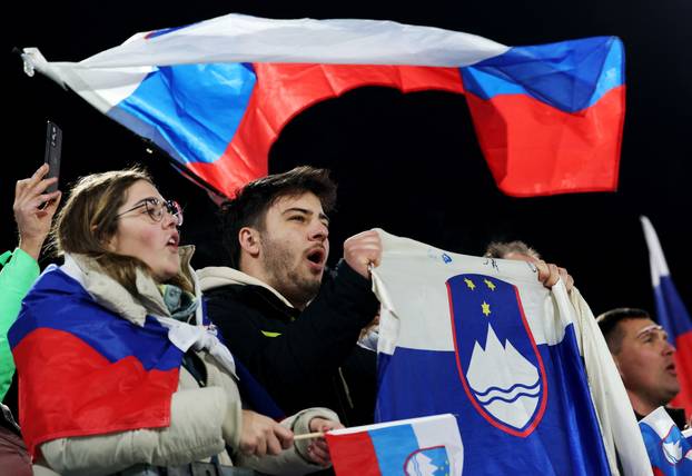 FOTO Slovenci prvi u skijaškim skokovima, brat i sestra osvojili zlato u curlingu, Shiffrin druga