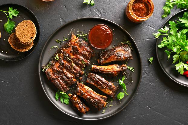 Grilled,Spare,Ribs,On,Plate,Over,Black,Stone,Background.,Top