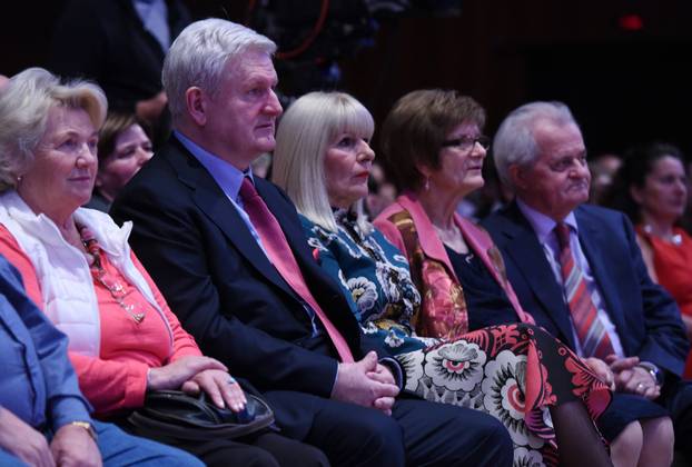 Zagreb: Ivica Todori? u društvu supruge Ljubice na koncertu Šimunovo u Lisinskom