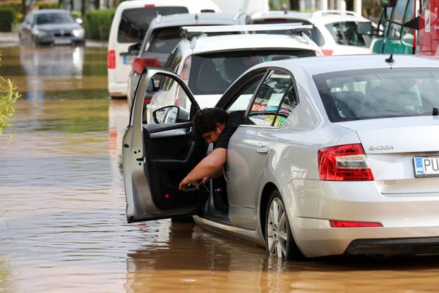 Potopljene ulice Medulina nakon jakog nevremena