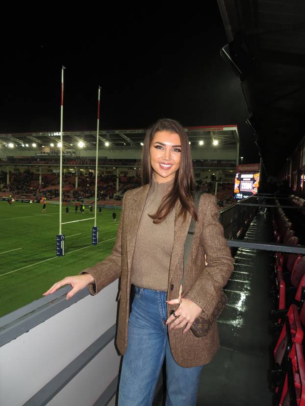 FOTO Zbog fatalne ljepotice je premierligaš dobio nove fanove