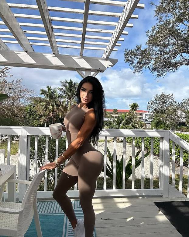 FOTO Želi imati najtanji struk na svijetu: Nosim korzet do 23 sata dnevno i želim srušiti rekord