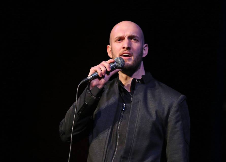 VIDEO Marko Škugor točno u ponoć dobio kćer: Od sreće je zapjevao s osobljem rodilišta