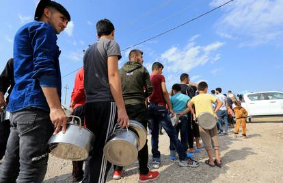 Turska poslala prve izbjeglice natrag u 'sigurnu zonu' u Siriji