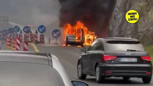 Pogledajte kako je izgorio auto na autocesti A6 prema Rijeci!