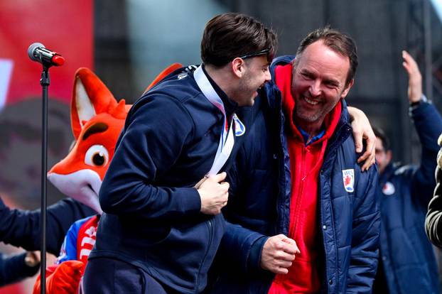 Zagreb: Hrvatska rukometna reprezentacija stigla na svečani doček na Trgu bana Josipa Jelačića