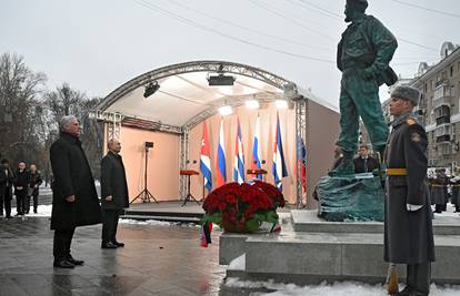 Putin i Diaz Canel u Moskvi su danas otkrili spomenik u čast kubanskom vođi Fidel Castru