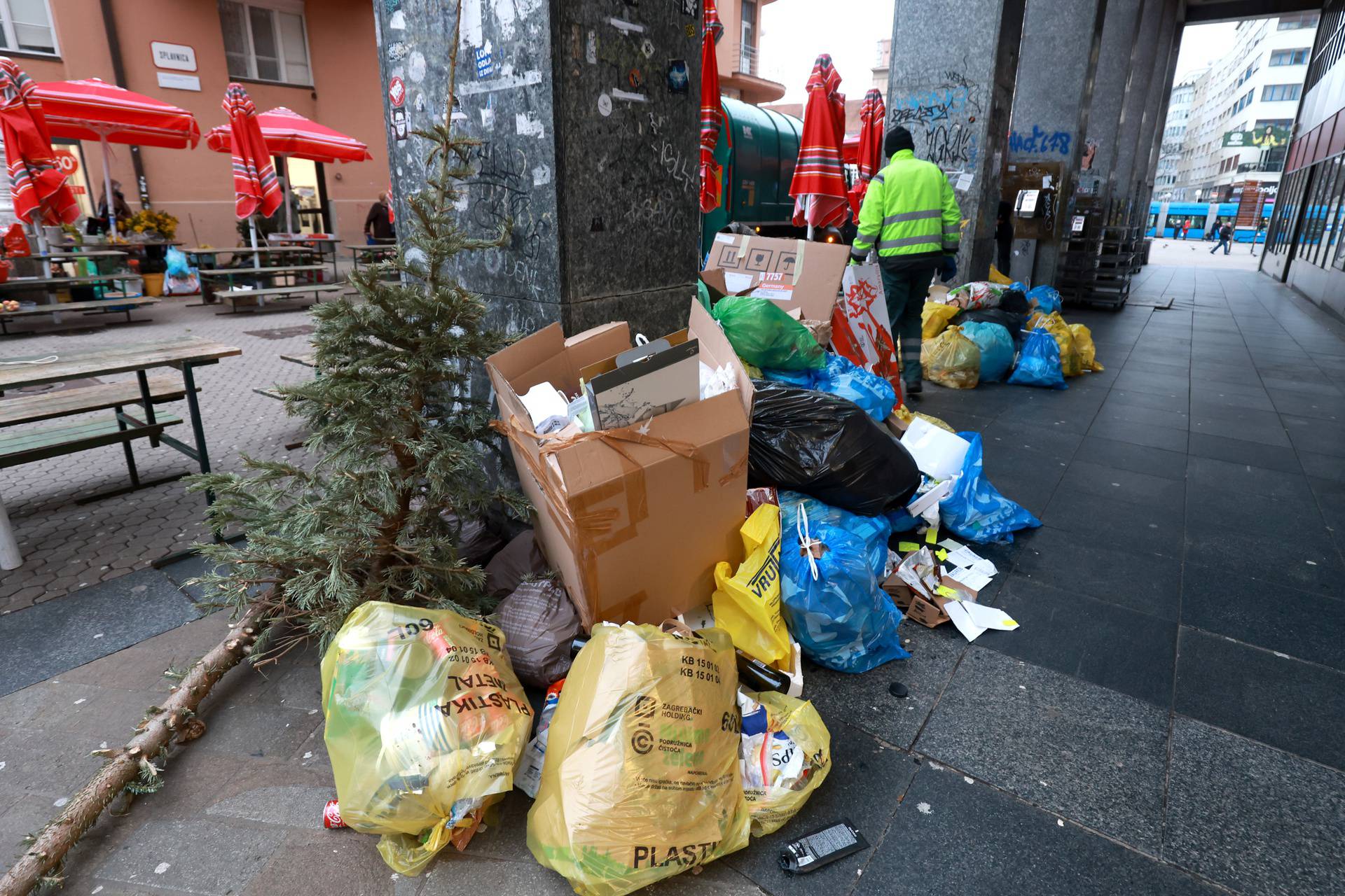 Zagreb: Interventni odvoz otpada na Splavnici