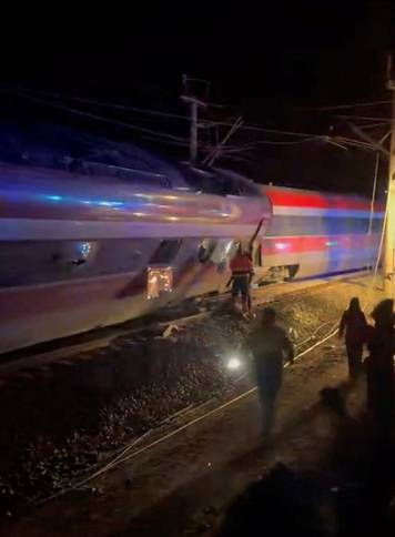 Two high-speed trains derail in Spain