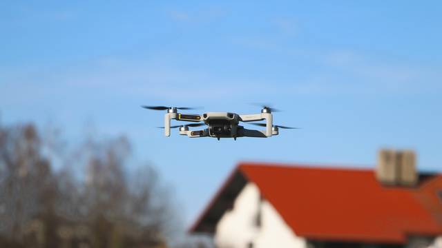 Kršili mjere Stožera: Dron ih snimio kako igraju nogomet