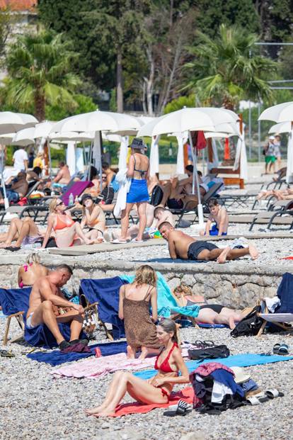 Dubrovnik: Plaža u uvali Lapad prepuna turista