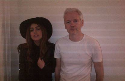 Da mu ne bude dosadno: Lady GaGa posjetila je J. Assangea