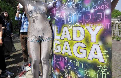 Kad njezini klonovi 'napadaju':   Svi smo mi isti kao Lady GaGa!