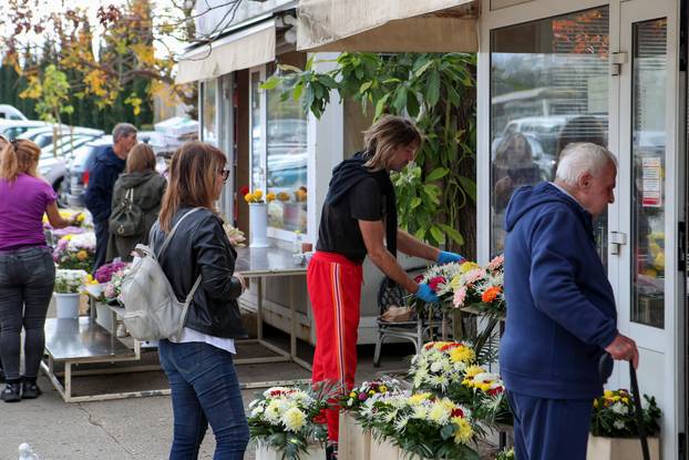 Zadar: Građani uređuju grobove uoči blagdana Svih svetih i Dušnog dana