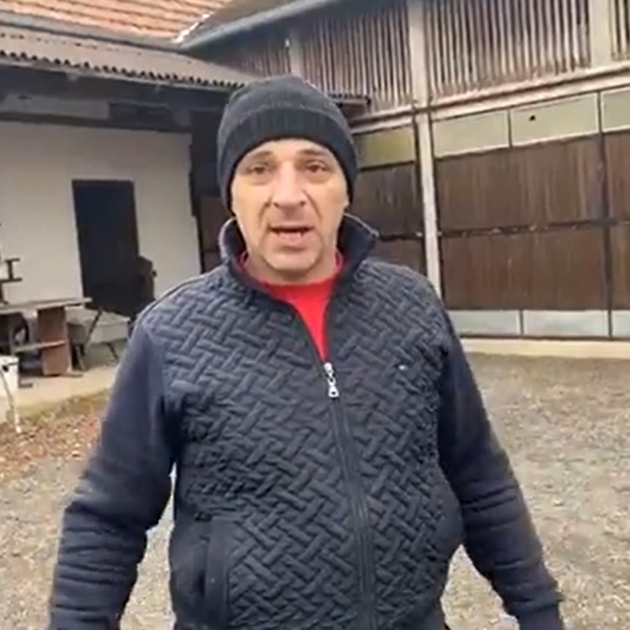 'Istrčali smo bosi na dvorište i počeo je crijep padati. Malo je falilo da padne na mene i ženu'