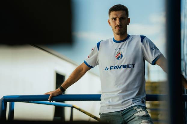 Dinamo nosi bijeli dres nakon 21 godinu! Kako vam se sviđa?