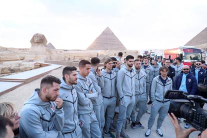 FOTO Vatreni posjetili piramide i zaigrali nogomet na pijesku