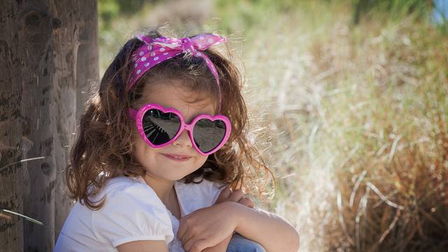 Sunčane naočale za djecu trebaju imati certifikat i filtar