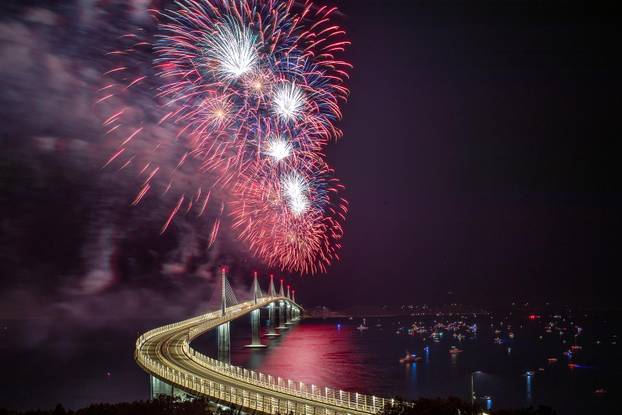 Vatromet nakon svečanosti otvorenja Pelješkog mosta