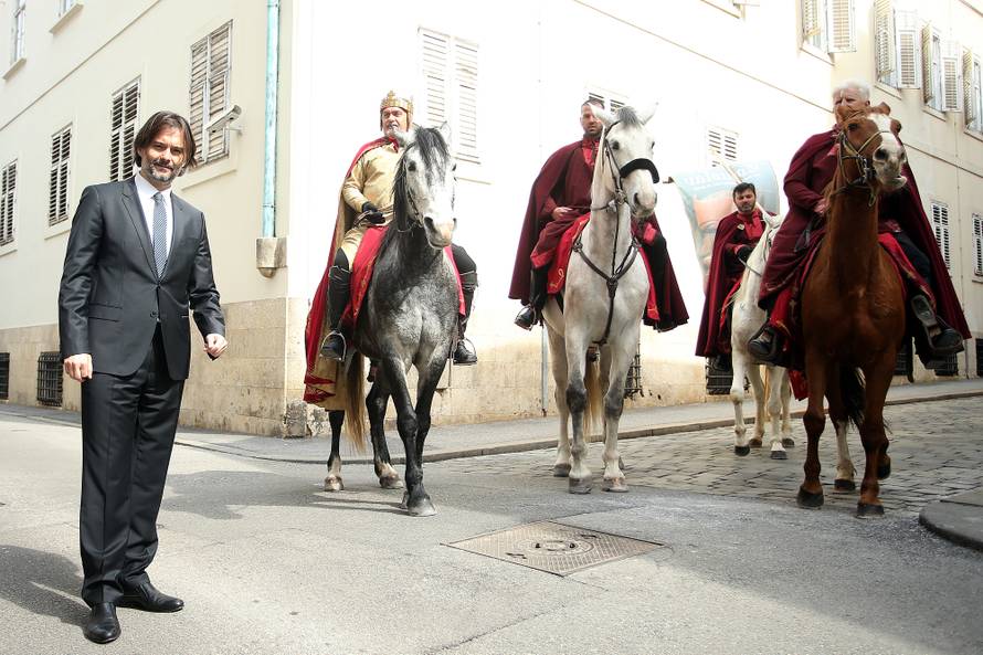 Moćni kralj Tomislav projahao Zagrebom s Kravat pukovnijom