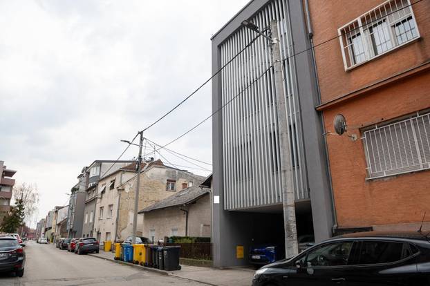 24SATA: Zagreb: Zgrada u kojoj su stan imali bračni par Nino i Marija Selak Raspudić