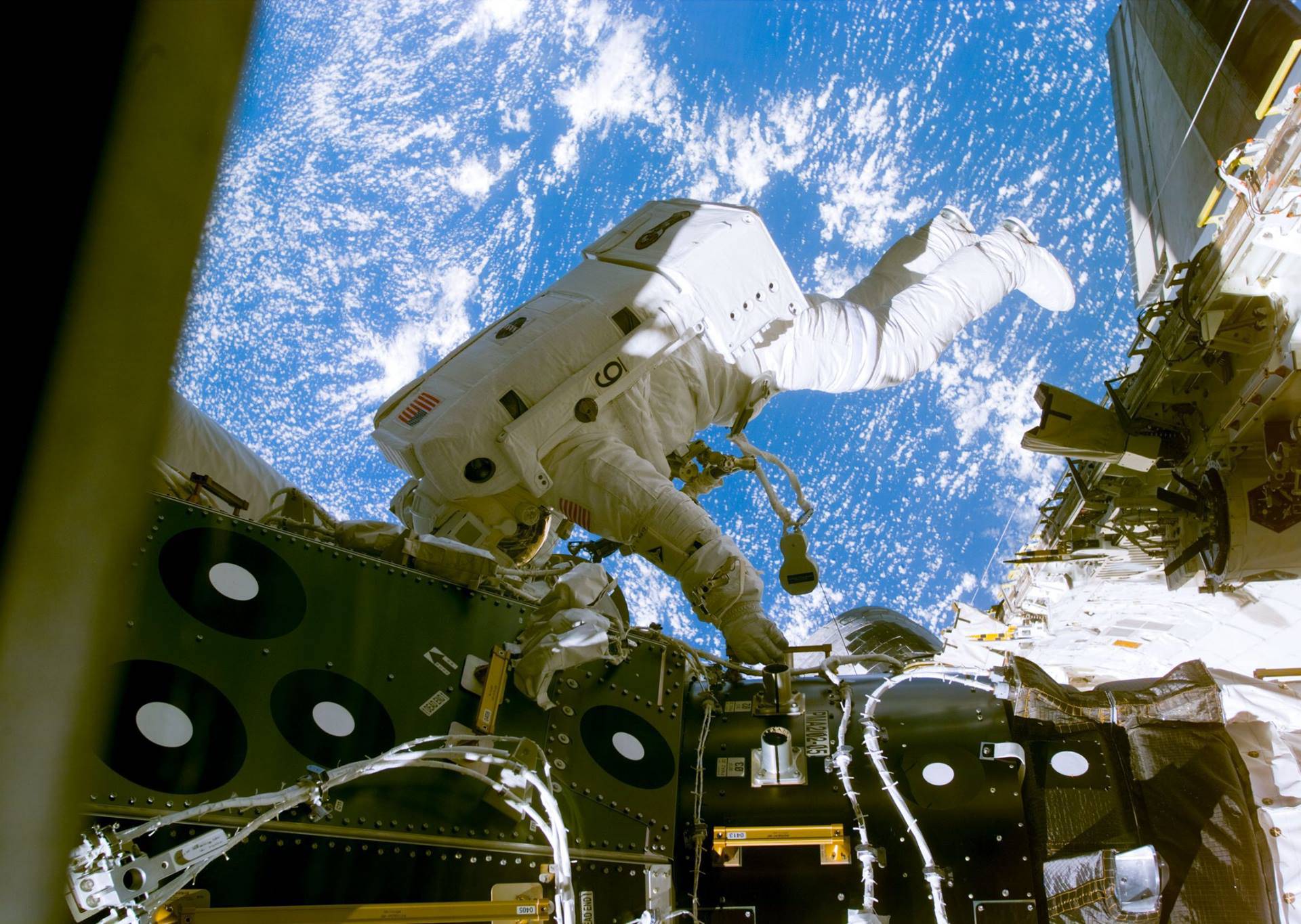 Pukotina na ISS-u: Vjerujemo da nas je pogodio mali meteorit