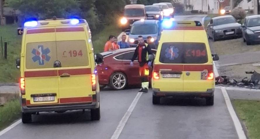 FOTO STRAVE Jedan mrtav u sudaru kod Požege: Vatrogasci rezali lim auta da izvuku ljude
