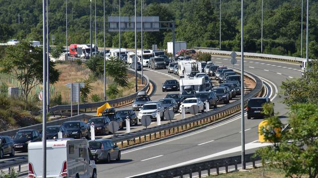 Buje: GuÅ¾ve na cijelom Istarskom ipsilonu