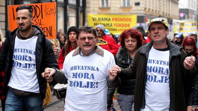 Zagreb: Tisuće učitelja stiglo je na glavni gradski Trg