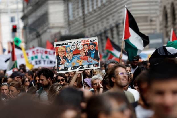 USB union holds nationwide strike, "Let's Block Everything," in solidarity with Gaza, in Rome