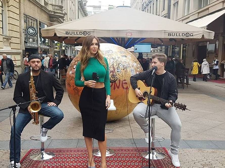 'Dovoljno?': Lidijina guza stala je na plakat od 100 kvadrata