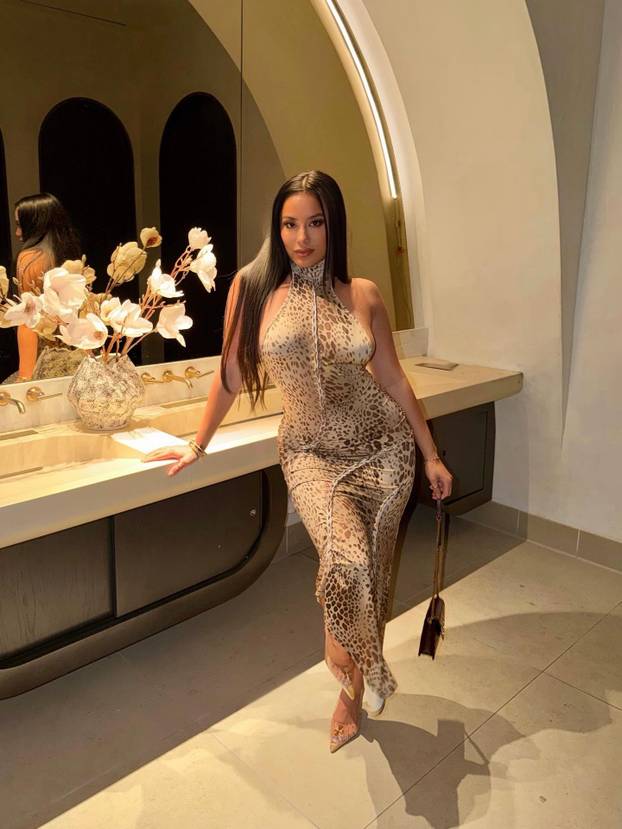 FOTO 'Prirodno sam oblikovala stražnjicu i dobro zarađujem. Nitko ne vjeruje da je prava'